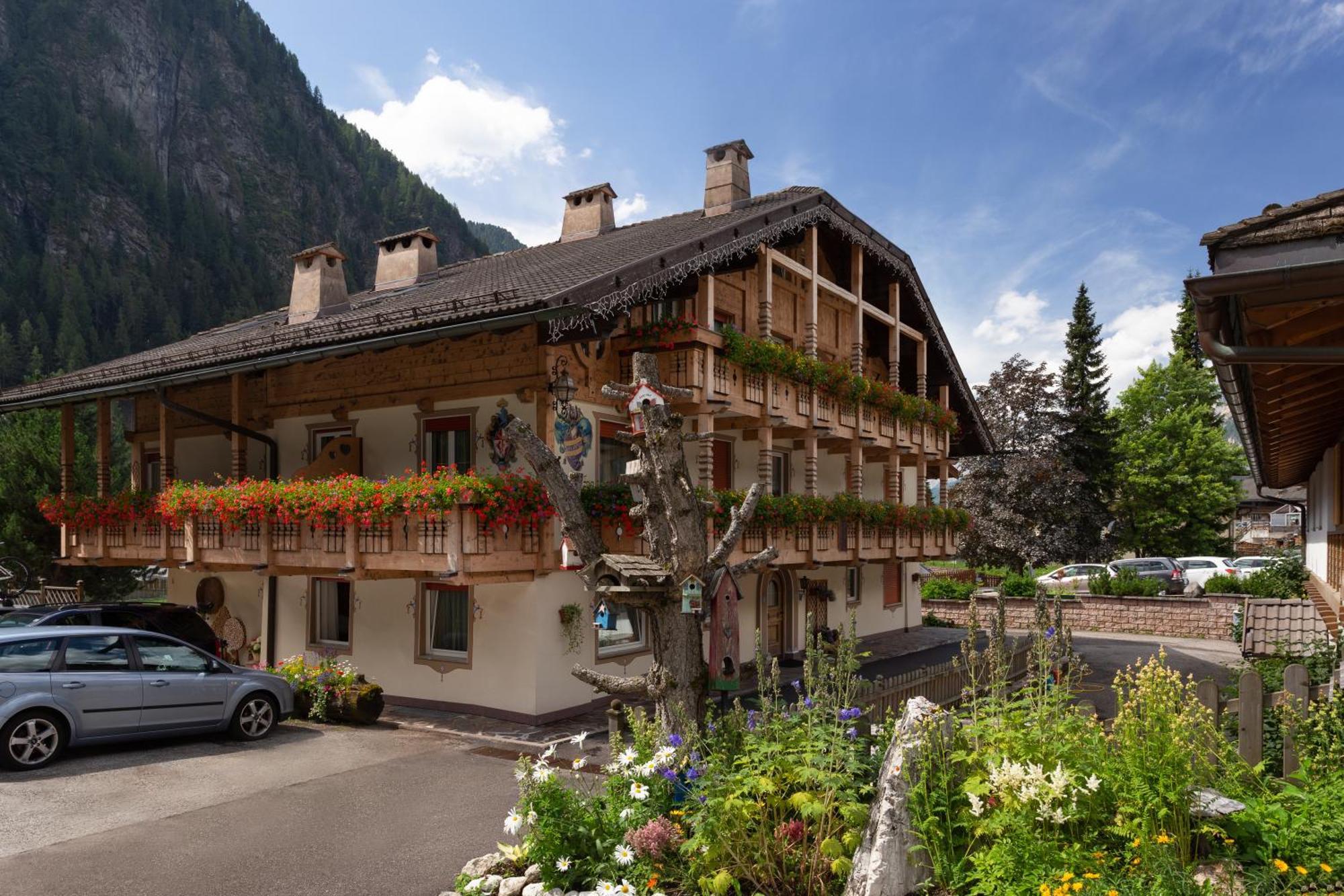 Appartamenti Ladina Campitello di Fassa Kültér fotó